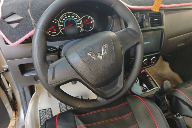 Used Wuling Rongguang V 2016 1.5L Standard Version