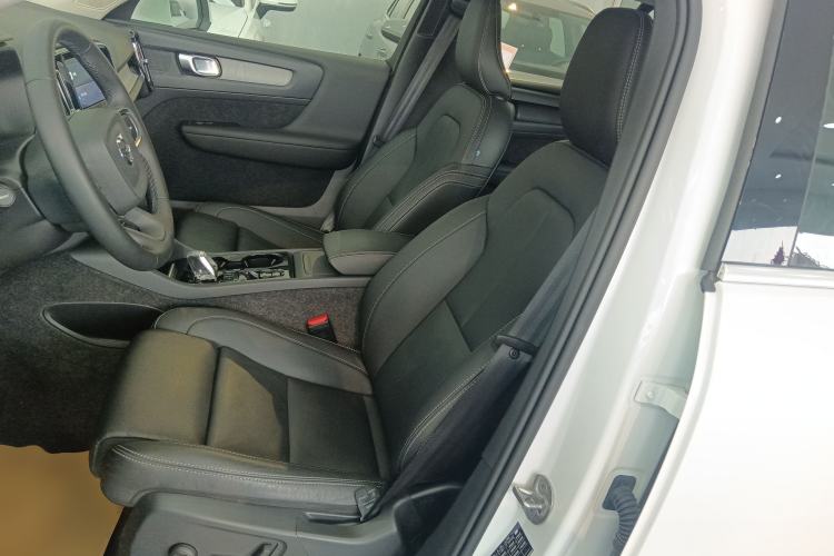 Used Volvo XC40 2024 B4 4x4 Smart Luxury Edition Left Front Seat