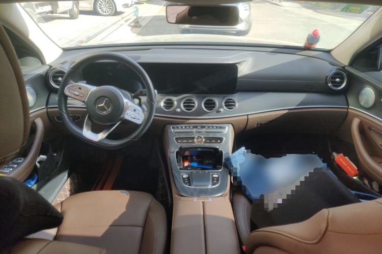 Used Mercedes-Benz E-Class 2020 E 300 L Sport Luxury Edition Center Console