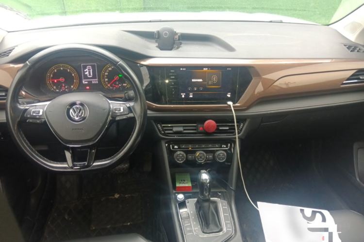 Used Volkswagen Tharu 2020 280TSI Two-Wheel Drive Luxury Edition China VI Standard Center Console