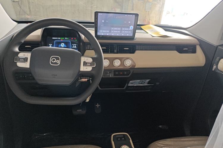 Used Chery QQ Ice Cream 2025 205km Qi Energy Version Center Console