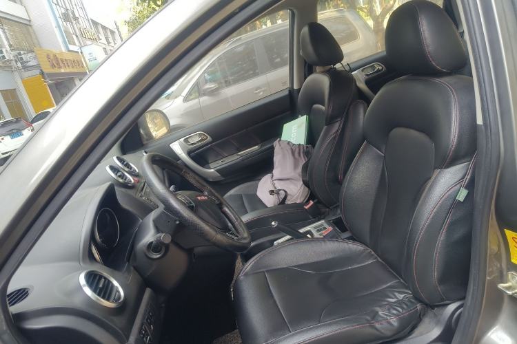 Used Haval H6 2013 Upgraded Model 2.4L Automatic Two-Wheel Drive Elite Version
