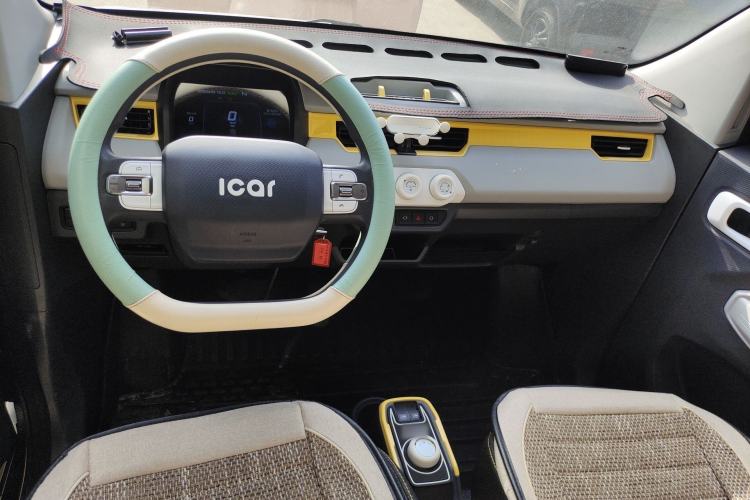 Used Chery QQ Ice Cream 2022 120km Conical Shape Lithium Iron Phosphate Center Console