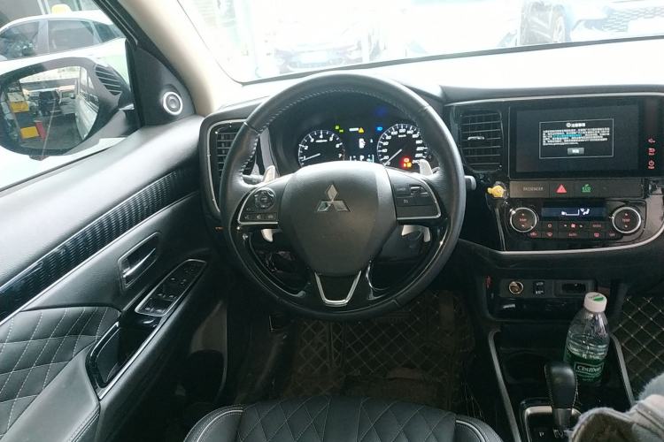 Used Mitsubishi Outlander 2021 2.4L 4x4 DynaDrive Edition 5 Seats Steering Wheel