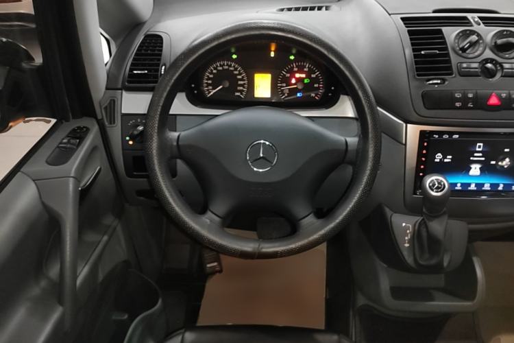 Used Mercedes-Benz Vito 2011 2.5L 7-seater executive version