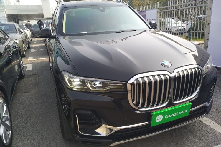 Used BMW X7 2021 xDrive40i Luxury Package with Leading Features
