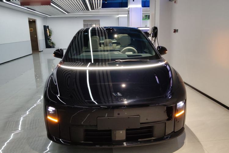 Used Li Auto i6 2025 Model Four-Wheel-Drive Standard Type
