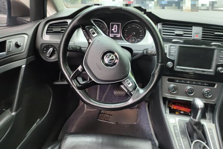 Used Volkswagen Golf 2014 1.4TSI Automatic Luxury Model Steering Wheel