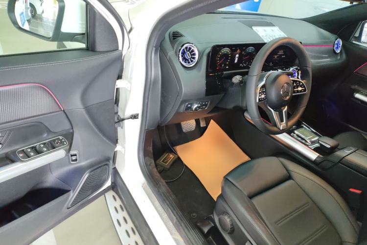 Used Mercedes-Benz GLA 2022 Facelifted GLA 200 Driver Seat