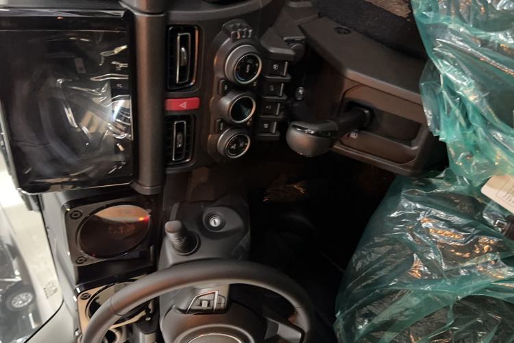 Used Suzuki Jimny 2015 1.3 AT Mode3 Navigation Edition Interior 2