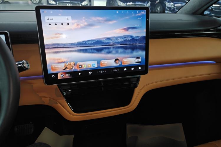 Used Geely Galaxy LEVC L380 2024 140-Degree 6-Seater All-Wheel-Drive Ultra Center Console