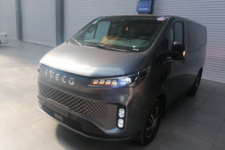 Used Iveco Fidato 2023 C30 Passenger Van 2.0T 93kW Manual Transmission Xingtu Edition Low Roof