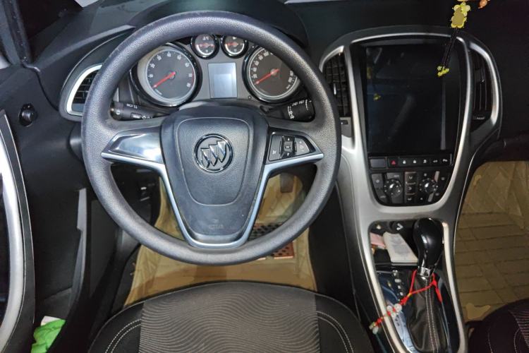 Used Buick GT 2013 XT 1.6L Automatic Fashion Edition Steering Wheel