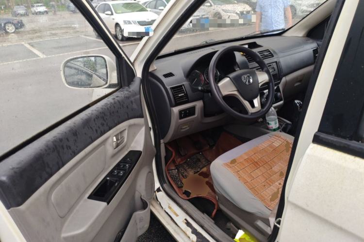 Used BAIC Weiwang M20 2014 1.5L Basic Version BJ415B Driver Seat