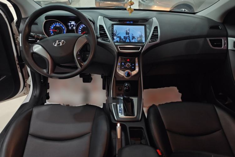 Used Hyundai Elantra (5th Generation / Langdong) 2016 1.6L Automatic Smart Version