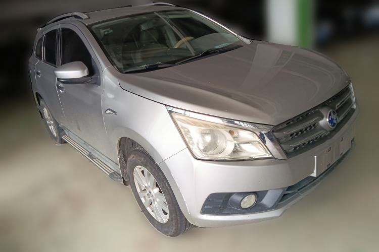 Used Venucia T70 2015 2.0L CVT Smart Choice Edition Front Right 45 Deg