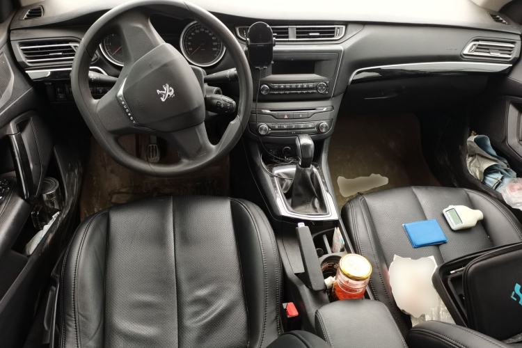 Used Peugeot 408 2014 1.8L Manual Leading Edition Center Console