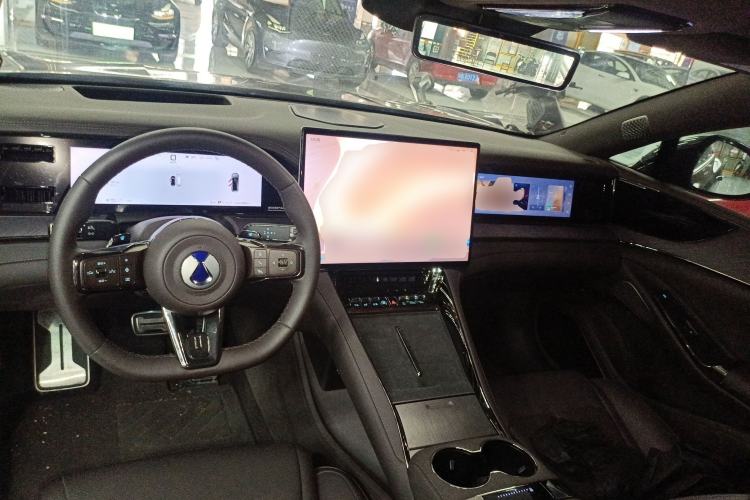 Used Denza Z9 2024 1100 km All-Wheel-Drive Ultra Version Center Console