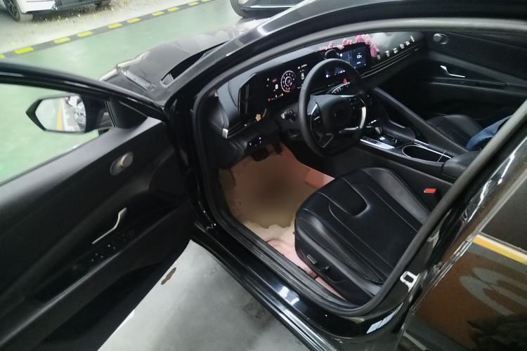 Used Hyundai Elantra 2021 1.5L CVT LUX Prestige Edition
