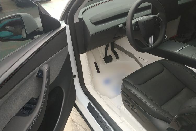 Used Tesla Model Y 2025 Rear-Wheel Drive First Edition