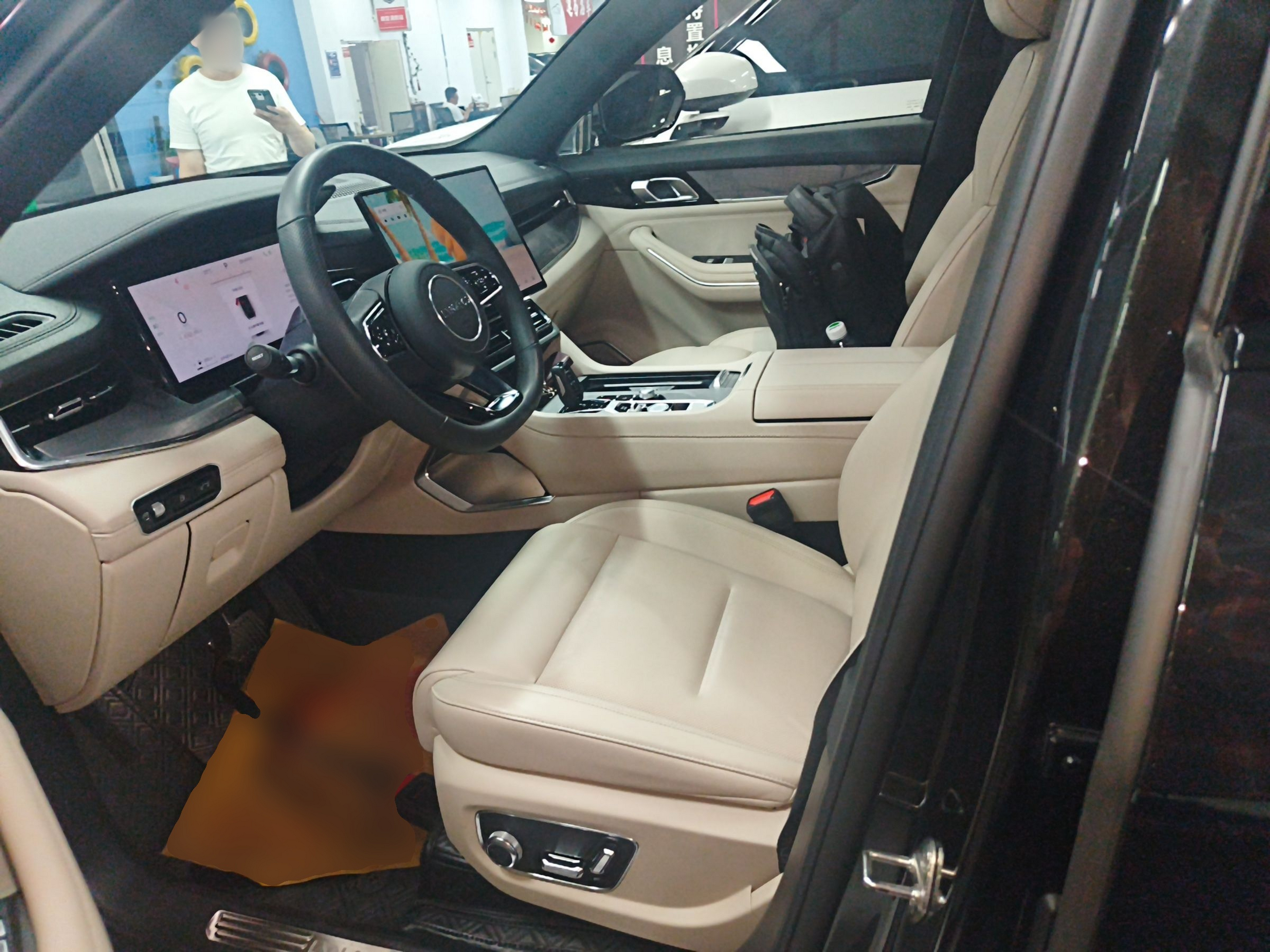 المقاعد الأمامية داخل السيارة