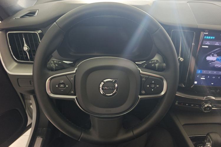 Used Volvo XC60 2025 B5 4x4 Smart Luxury Edition
