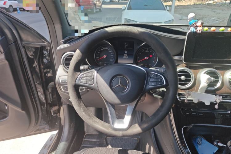 Used Mercedes-Benz GLC 2017 GLC 260 4MATIC Luxury Model Steering Wheel