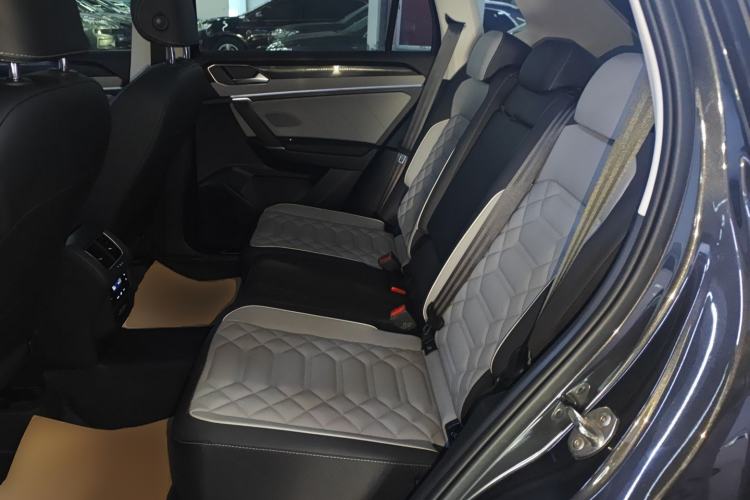 Used Volkswagen Tayron 2024 300TSI Two-Wheel-Drive Luxury Plus Advanced Version