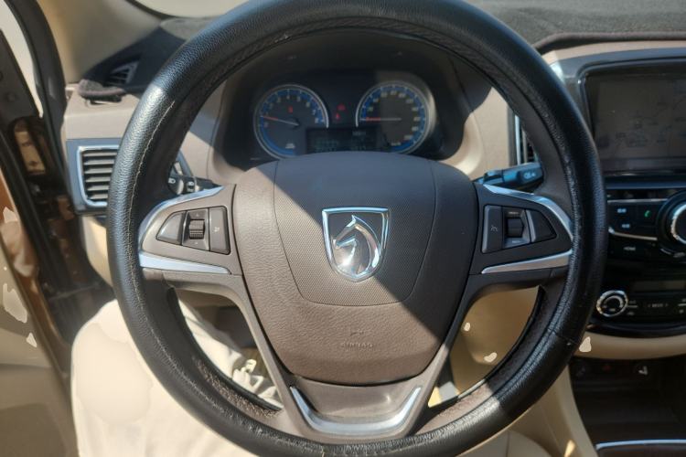 Used Baojun 730 2014 1.5L Manual Luxury Navigation ESP Version 7 Seats