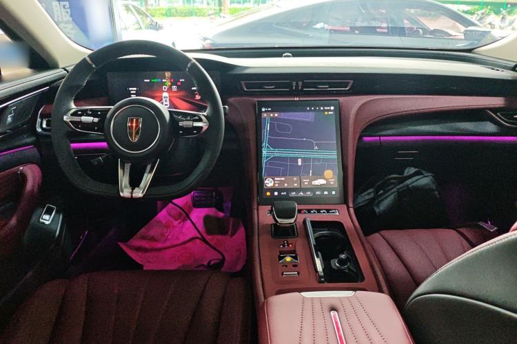 Used Hongqi H5 2025 Model 2.0T Automatic Xuan Ying 2 Million Units Commemorative Edition Center Console