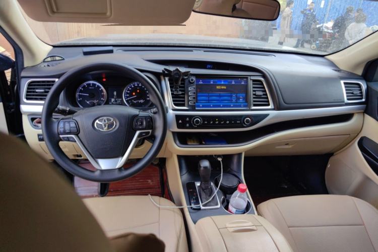 Used Toyota Highlander 2018 2.0T Four-Wheel Drive Elite Edition 7 Seats China VI Standard Center Console