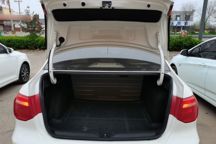 Used Volkswagen Jetta 2015 1.6L Manual Comfort Model Trunk