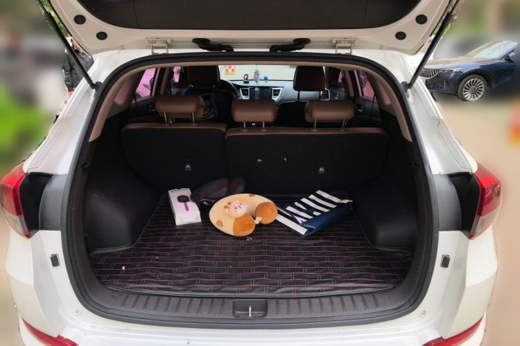 Used Hyundai Tucson 2015 1.6T Dual-Clutch Two-Wheel-Drive Smart Model Trunk