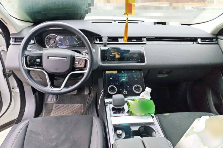 Used Land Rover Range Velar 2021 P250 model Center Console