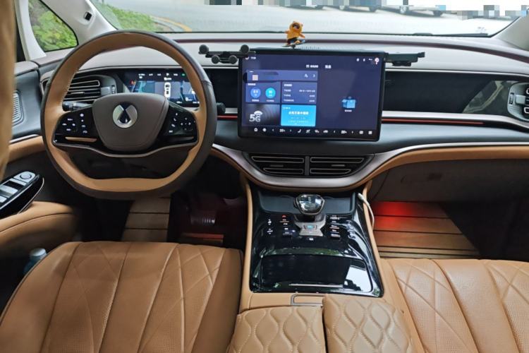 Used Denza D9 2022 EV 600 Four-Wheel Drive Flagship Model