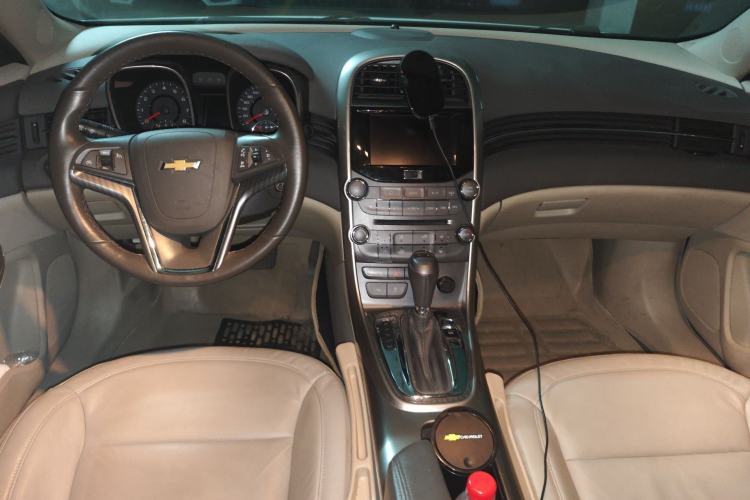 Used Chevrolet Malibu 2014 2.0L Automatic Luxury Edition Center Console