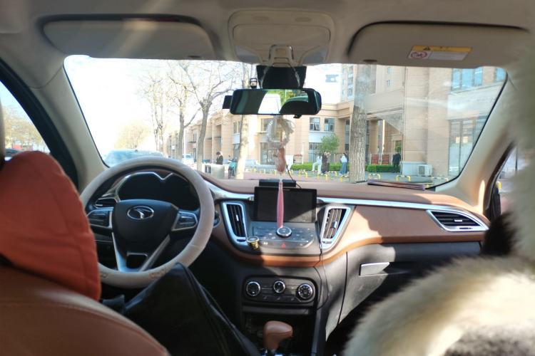 Used Soueast DX7 2017 1.5T Automatic Luxury Model Center Console