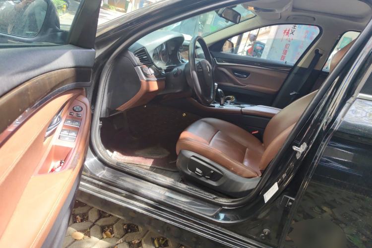 Used BMW 5 Series 2014 525Li Leading Model
