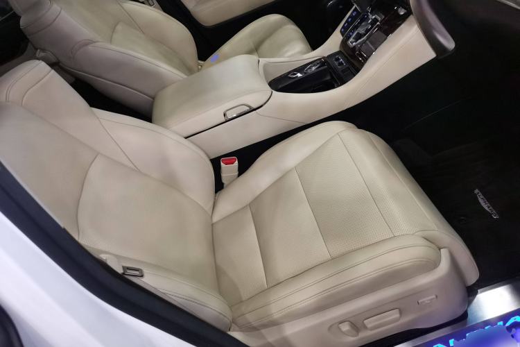 Used Toyota Alphard 2019 Dual-Engine 2.5L Luxury Edition
