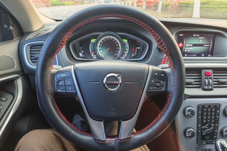 Used Volvo V40 2018 T3 Zhiya Edition
