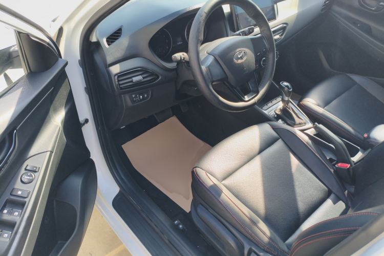 Used Hyundai Celesta 2018 1.6L Automatic GL Enjoyment Edition China VI compliant Driver Seat