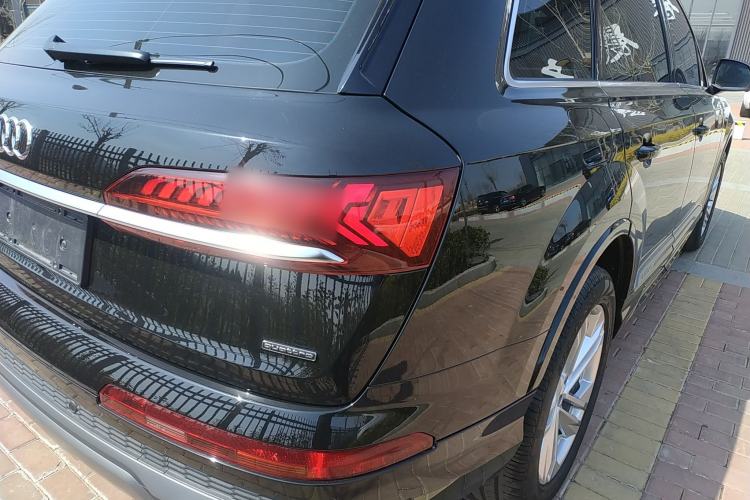 Used Audi Q7 2023 45 TFSI quattro S line Sport model
