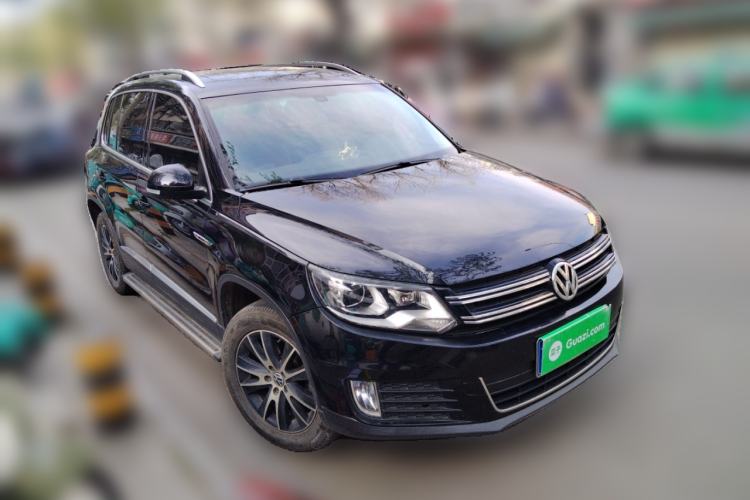 Used Volkswagen Tiguan 2016 300TSI Automatic All-Wheel Drive Luxury Edition Front Right 45 Deg