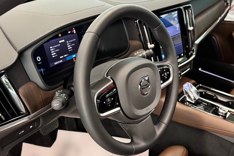 Used Volvo S90 New Energy 2025 Plug-in Hybrid Four-Wheel Drive Long-Range Luxury Smart Edition Interior 13