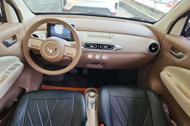 Used Wuling Hongguang MINIEV 2025 Four-Door Version Advanced Edition Center Console