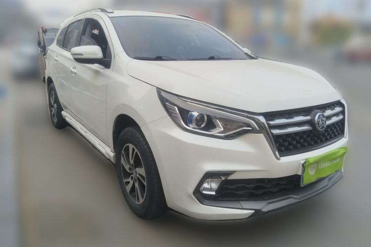 Used Venucia T70 2018 1.6L Manual Enjoyment Edition Front Right 45 Deg