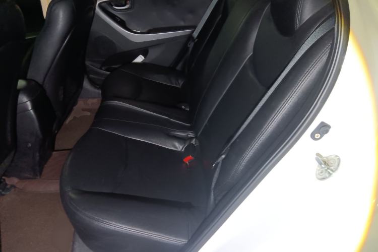 Used Hyundai Elantra (5th Generation / Langdong) 2016 1.6L Automatic Smart Version
