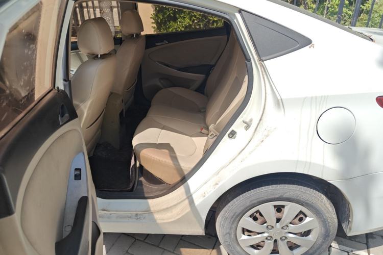 Used Hyundai Verna (older generation) 2014 1.4L Manual Smart GLS Trim Left Rear Seat