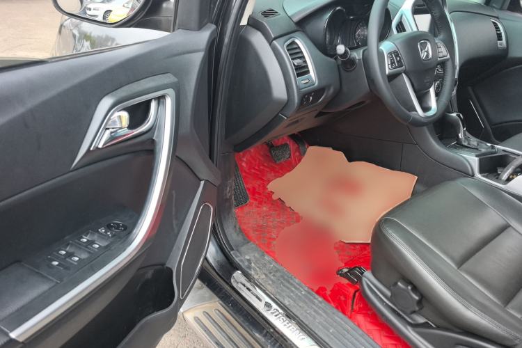 Used JMC Yusheng S350 2014 2.4T Automatic 2WD Diesel Luxury Version with Sunroof 5 Seats