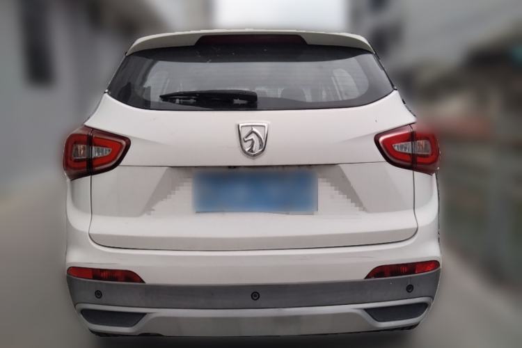 Used Baojun 510 2017 1.5L manual Comfort trim Rear